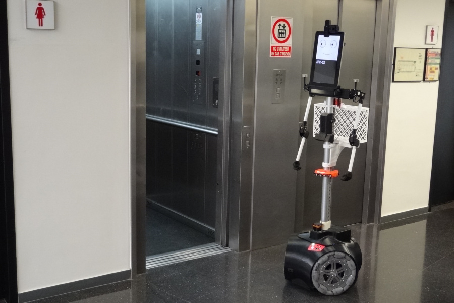2023-12 robot-ascensor